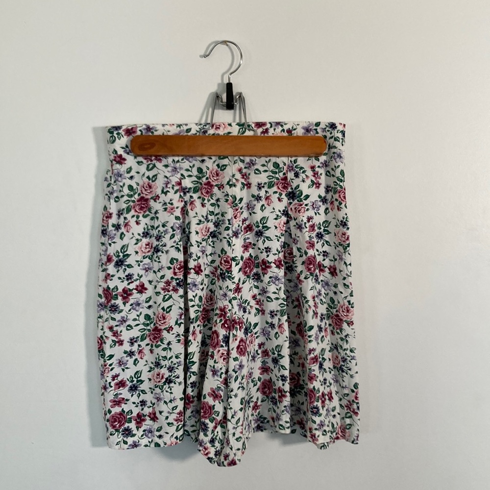 80s/90s floral shorts, size medium